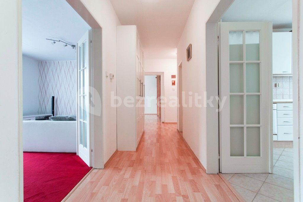 Prenájom bytu 3-izbový 90 m², Česká, Praha, Praha