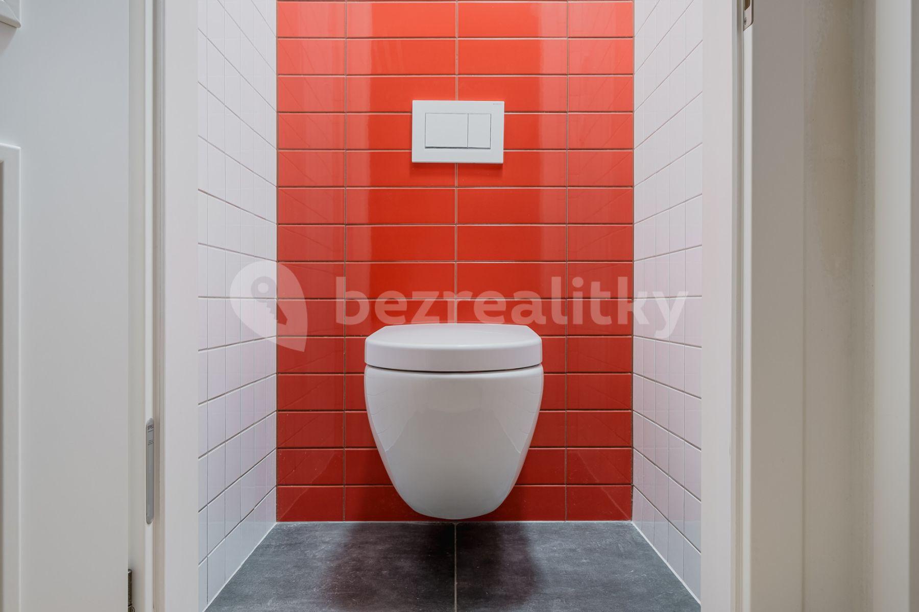 Prenájom bytu 3-izbový 84 m², Chodská, Praha, Praha