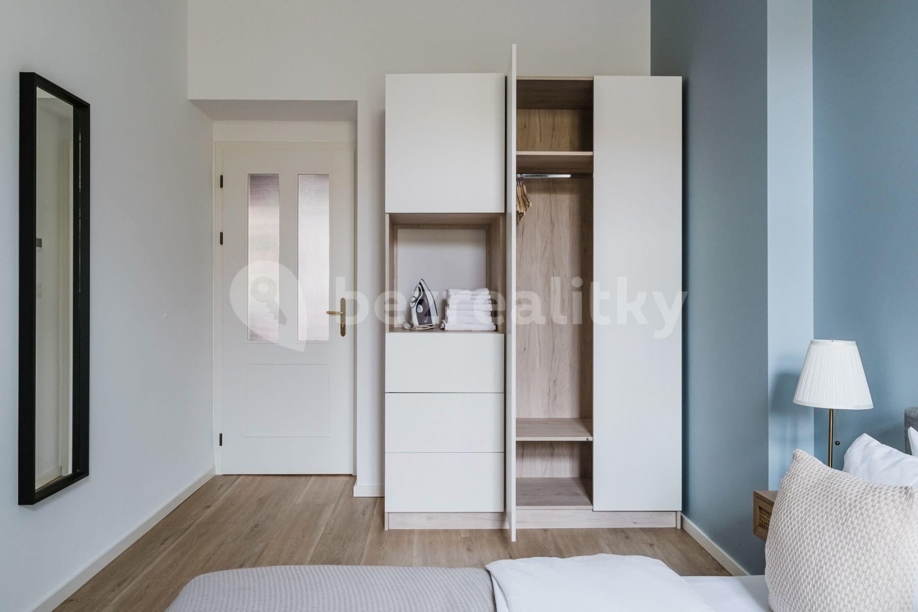 Prenájom bytu 3-izbový 84 m², Chodská, Praha, Praha