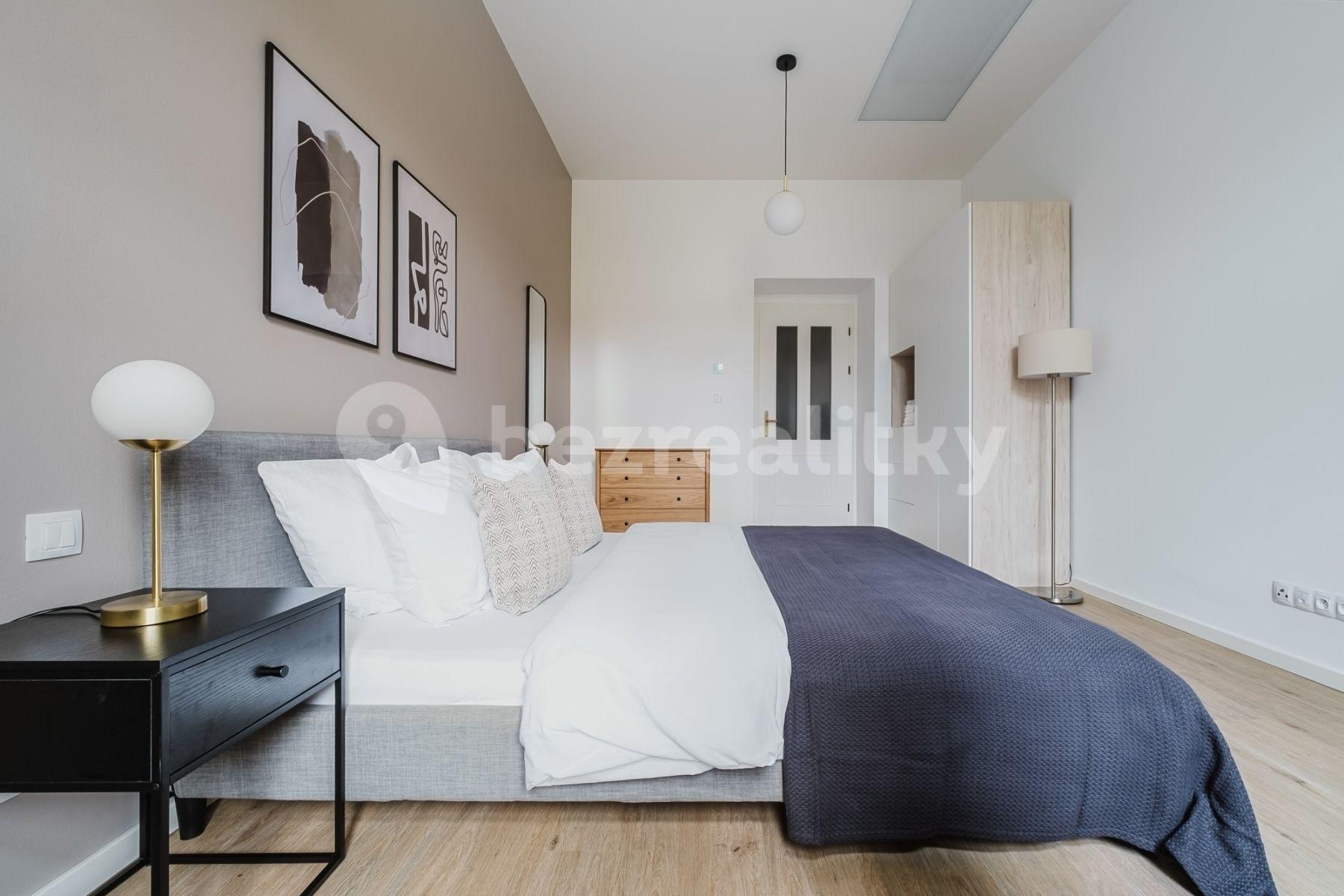 Prenájom bytu 3-izbový 84 m², Chodská, Praha, Praha