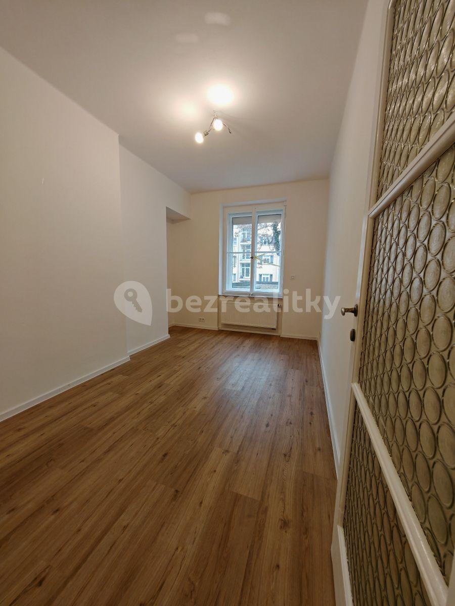 Prenájom bytu 4-izbový 101 m², Hradecká, Praha, Praha