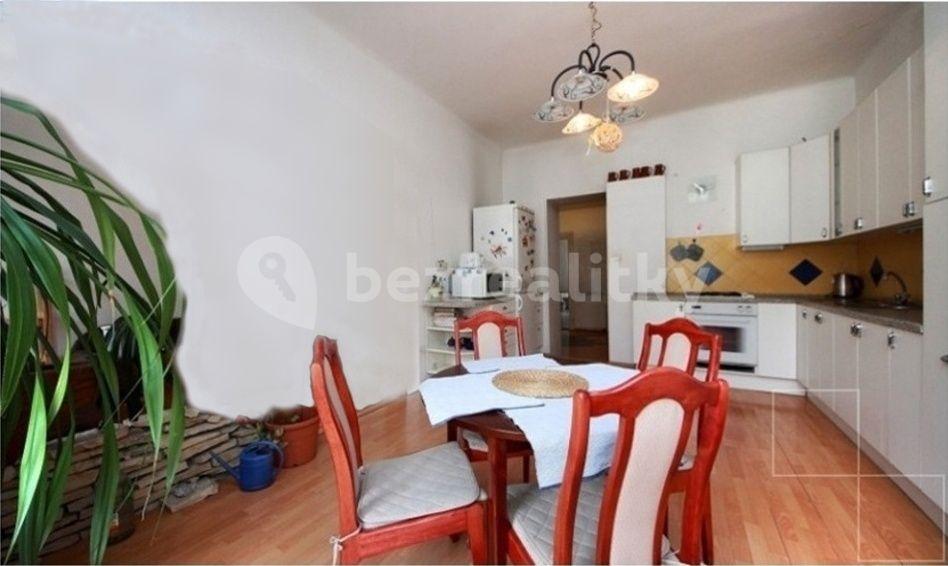 Prenájom bytu 4-izbový 24 m², Lesnická, Praha, Praha