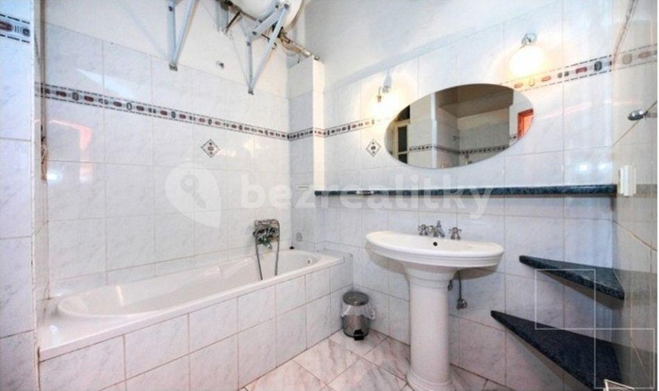 Prenájom bytu 4-izbový 24 m², Lesnická, Praha, Praha