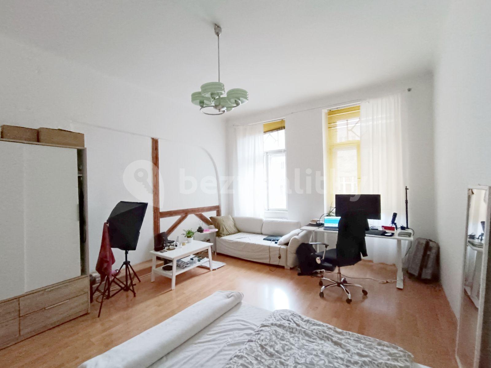 Prenájom bytu 4-izbový 24 m², Lesnická, Praha, Praha