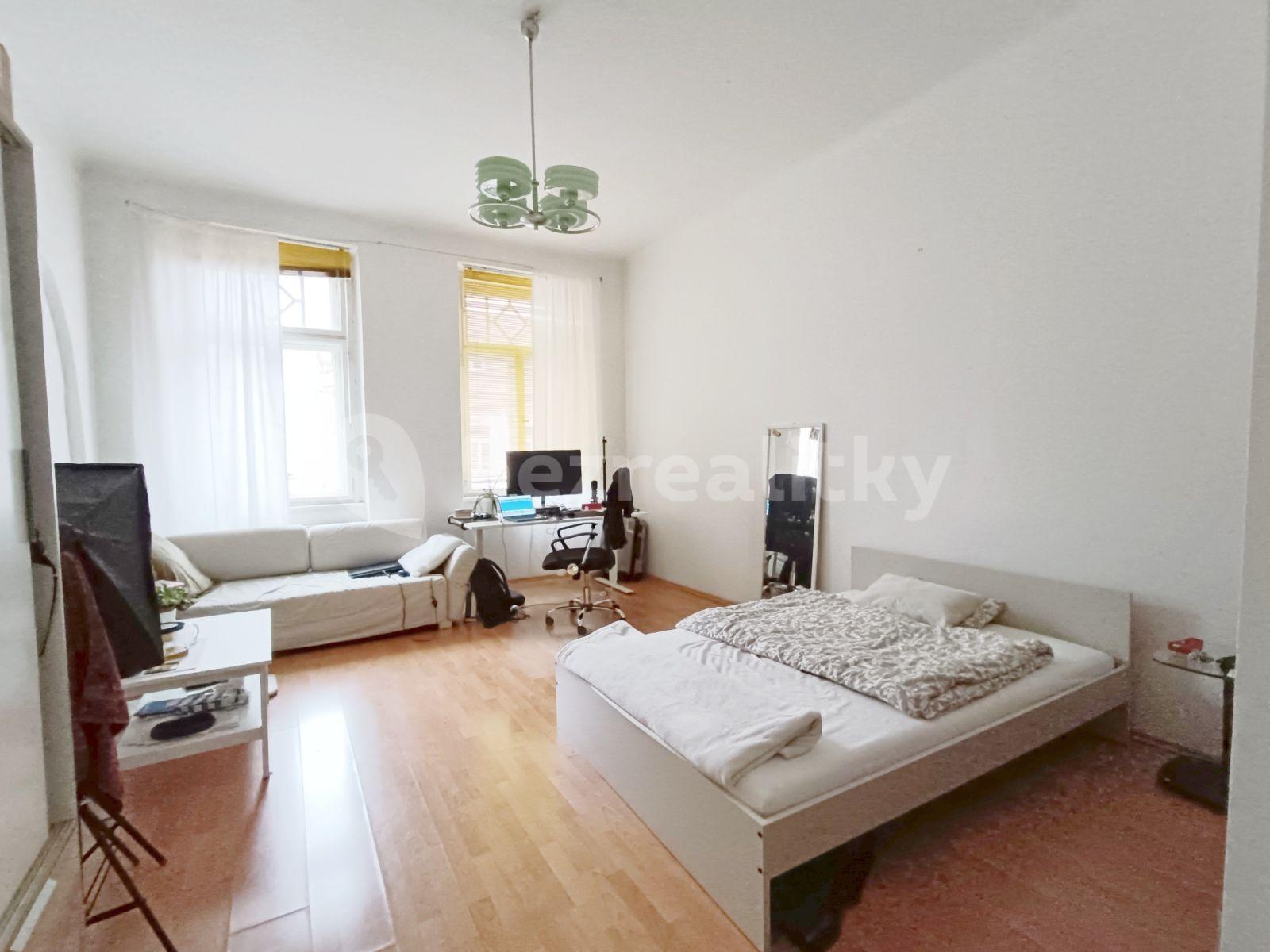 Prenájom bytu 4-izbový 24 m², Lesnická, Praha, Praha