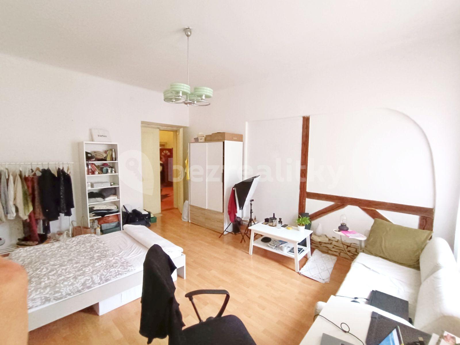 Prenájom bytu 4-izbový 24 m², Lesnická, Praha, Praha