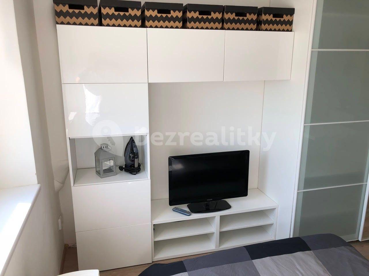 Prenájom bytu 1-izbový 24 m², Elektrárenská, Praha, Praha