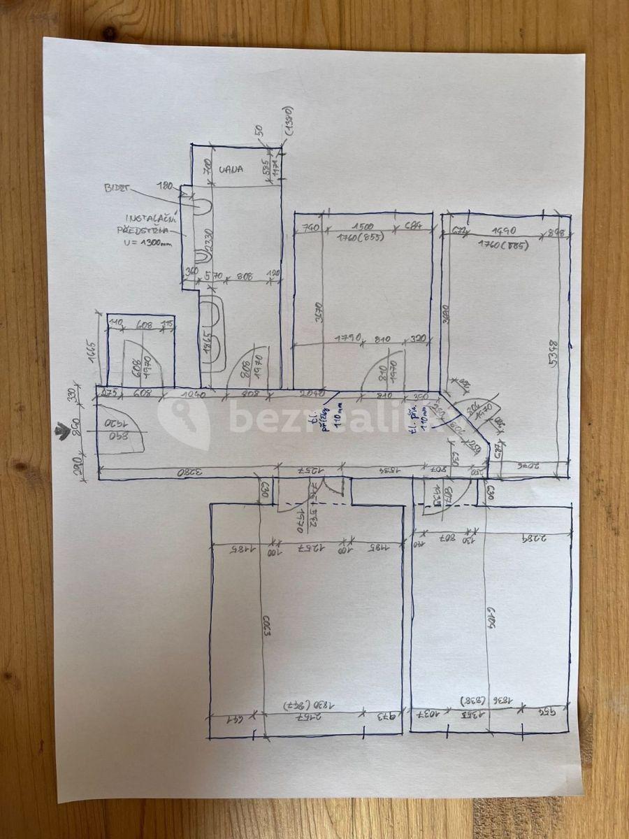 Prenájom bytu 3-izbový 92 m², Šafaříkova, Praha, Praha