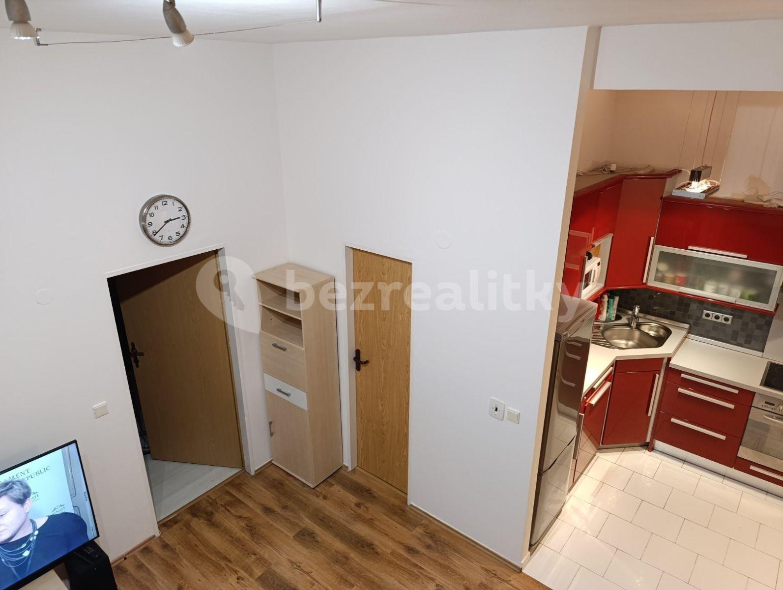 Prenájom bytu 2-izbový 56 m², Komenského, Šestajovice, Středočeský kraj