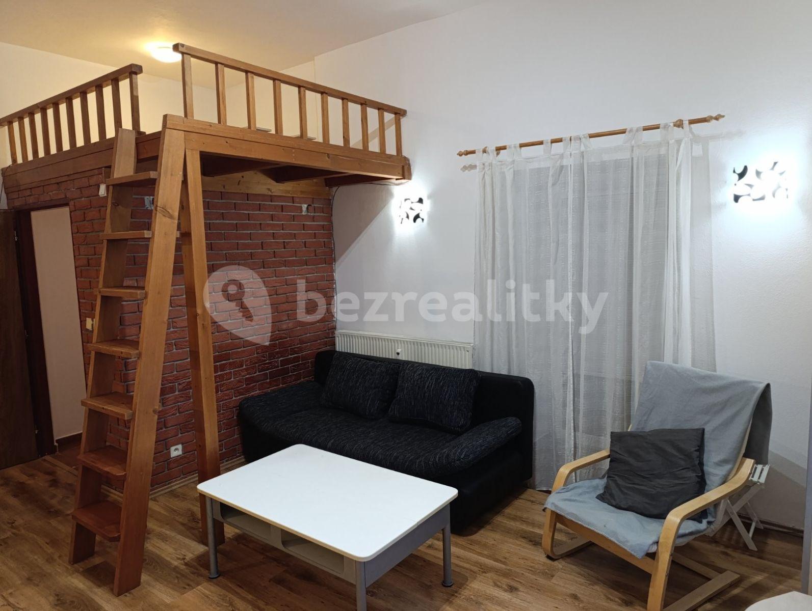 Prenájom bytu 2-izbový 56 m², Komenského, Šestajovice, Středočeský kraj