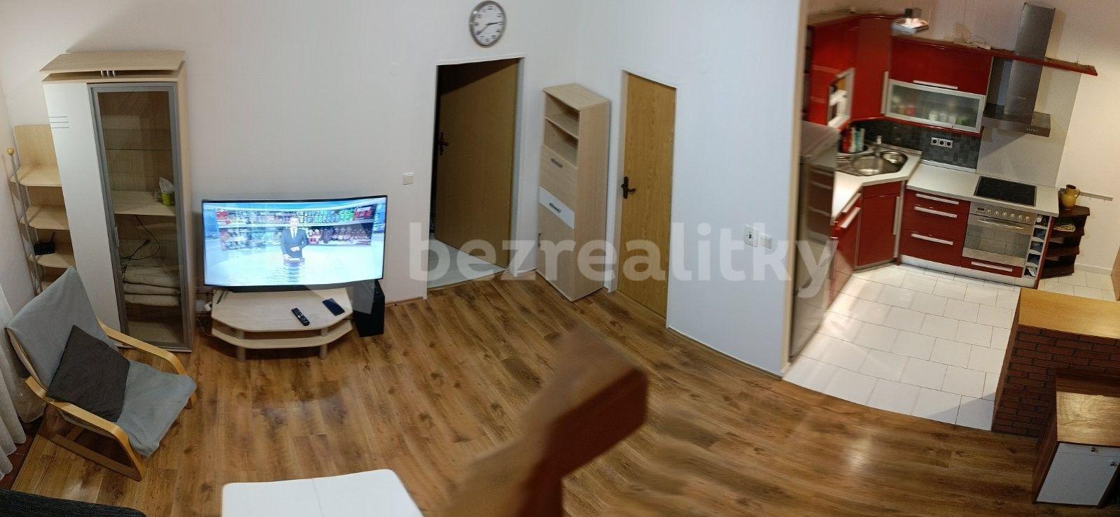 Prenájom bytu 2-izbový 56 m², Komenského, Šestajovice, Středočeský kraj