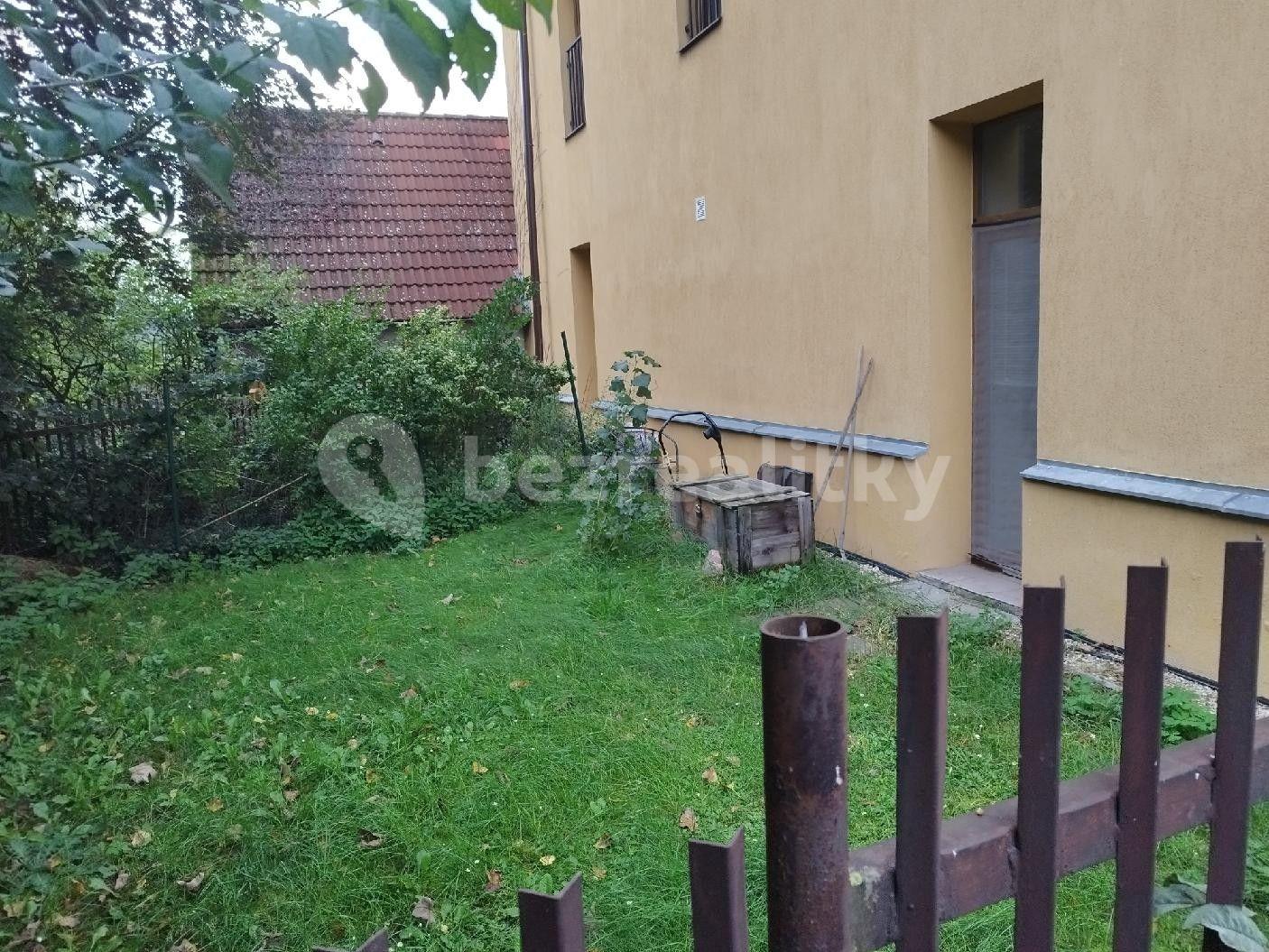 Prenájom bytu 2-izbový 56 m², Komenského, Šestajovice, Středočeský kraj