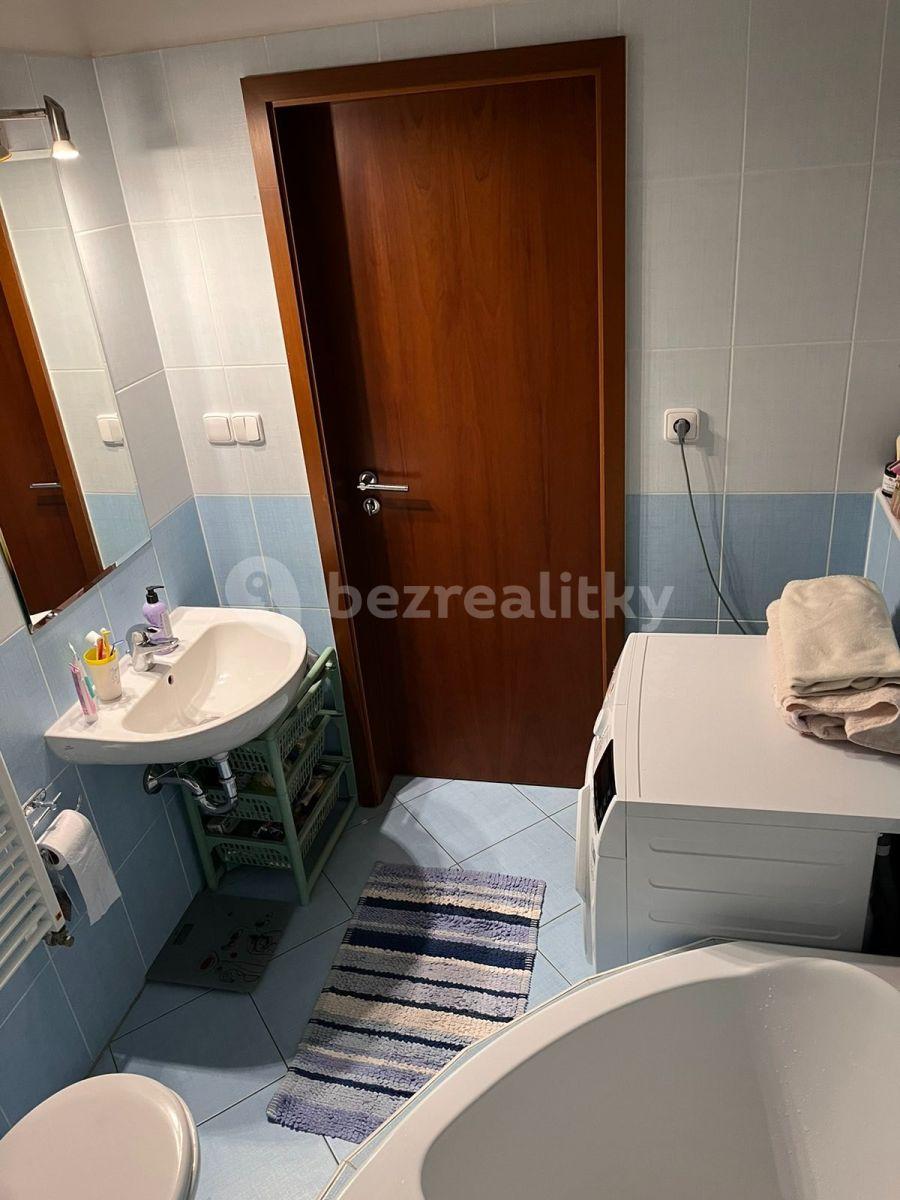 Prenájom bytu 2-izbový 41 m², Plzeňská, Praha, Praha