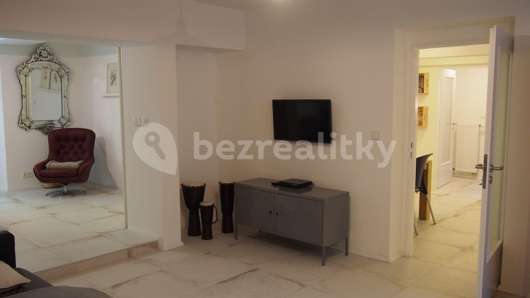 Prenájom bytu 1-izbový 82 m², Kosatcová, Praha, Praha