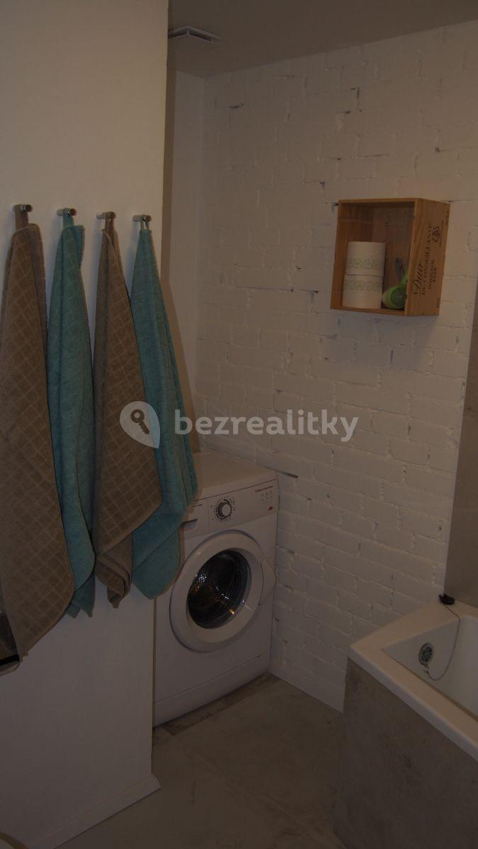 Prenájom bytu 1-izbový 82 m², Kosatcová, Praha, Praha