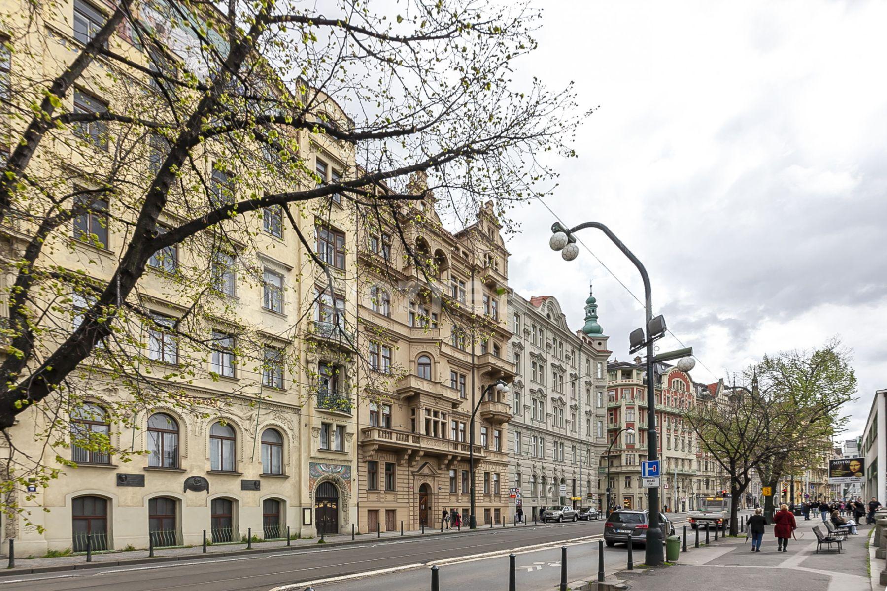 Prenájom bytu 3-izbový 105 m², Masarykovo nábřeží, Praha, Praha