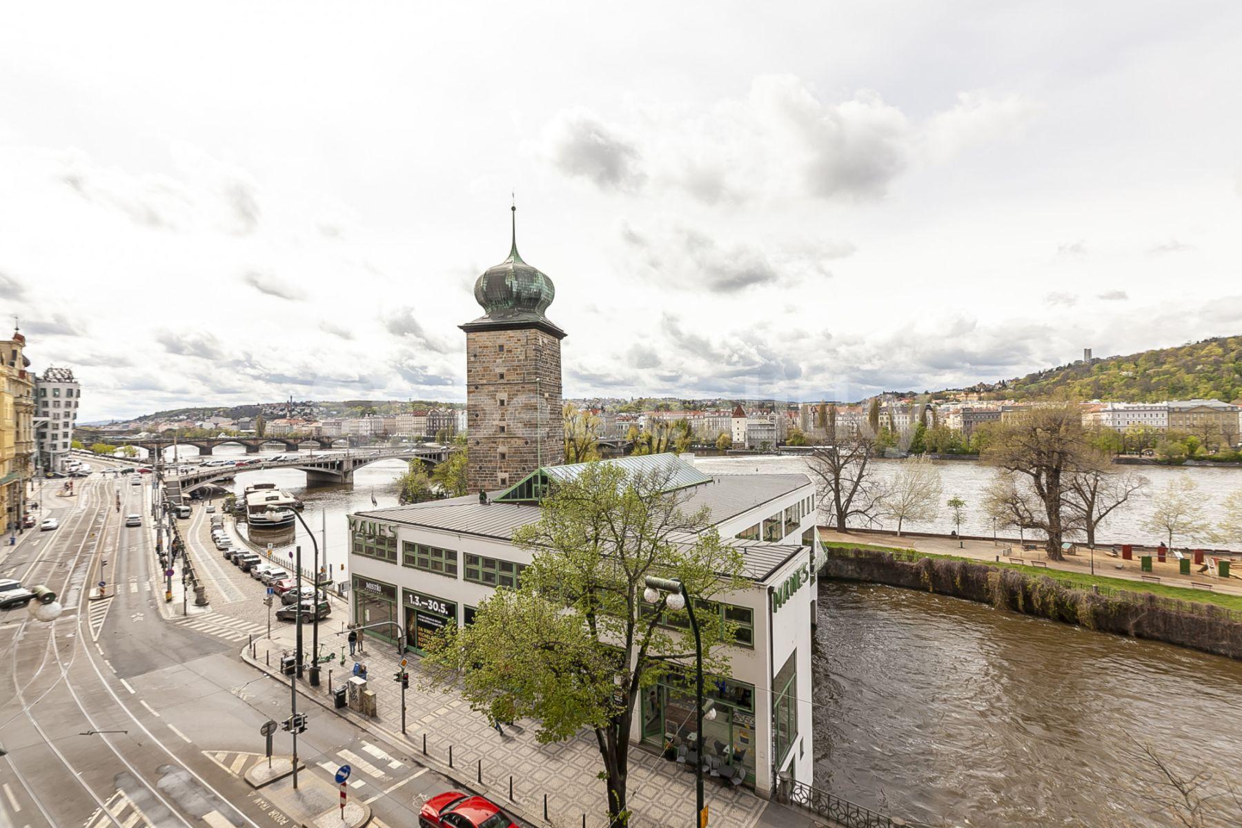 Prenájom bytu 3-izbový 105 m², Masarykovo nábřeží, Praha, Praha