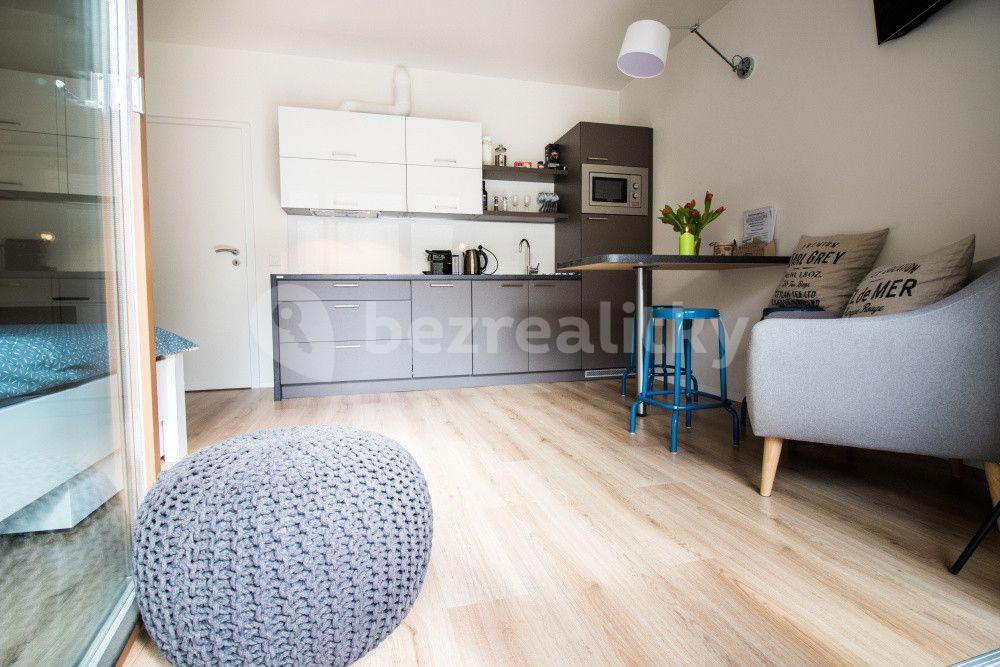 Prenájom bytu 1-izbový 35 m², Mojmírova, Praha, Praha