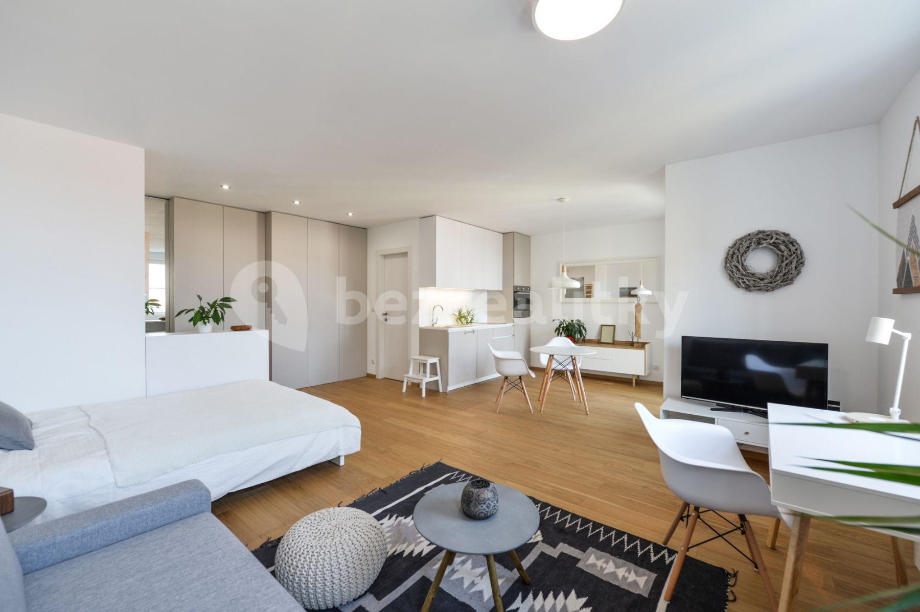 Prenájom bytu 1-izbový 42 m², Krásova, Praha, Praha