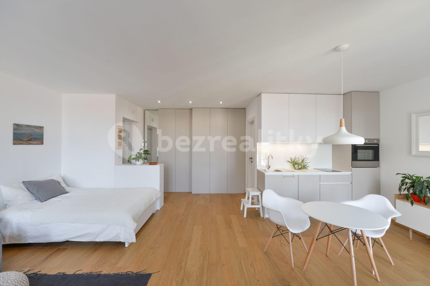 Prenájom bytu 1-izbový 42 m², Krásova, Praha, Praha