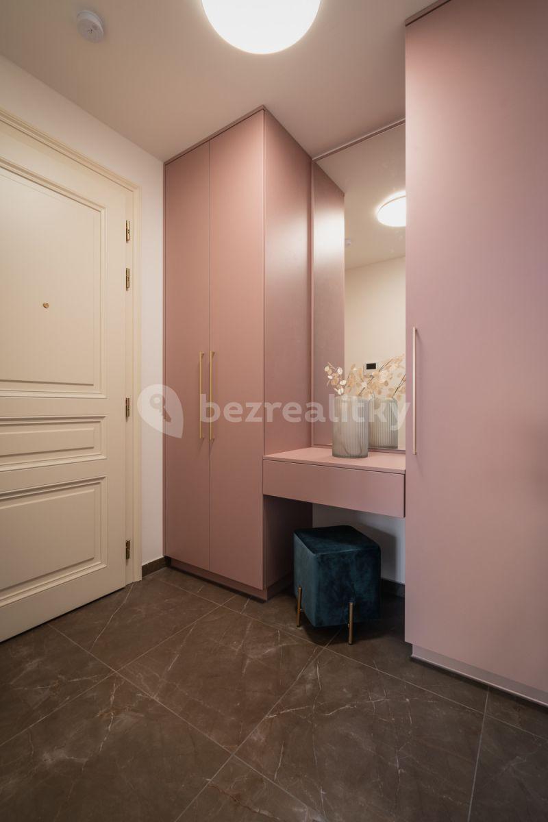 Prenájom bytu 1-izbový 32 m², Peckova, Praha, Praha