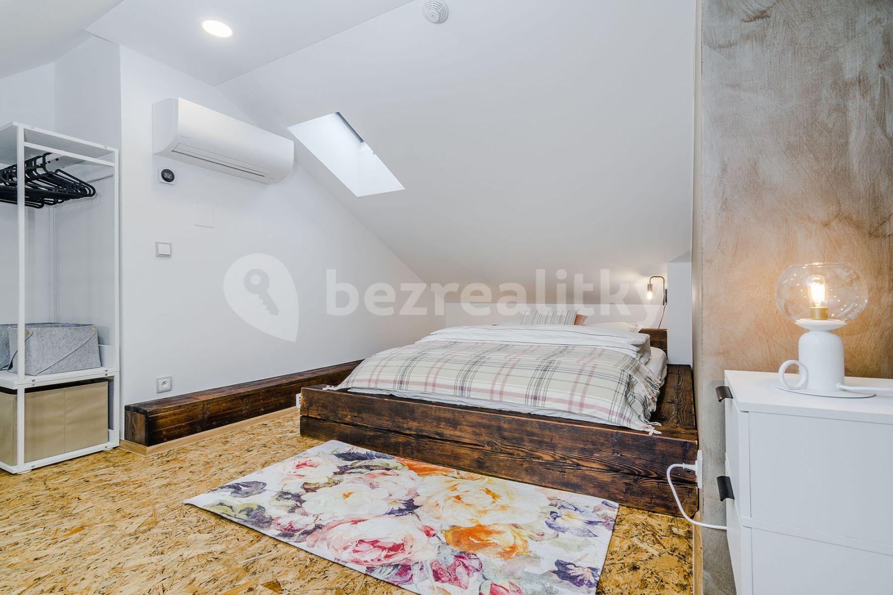 Prenájom bytu 2-izbový 40 m², Na Zámecké, Praha, Praha