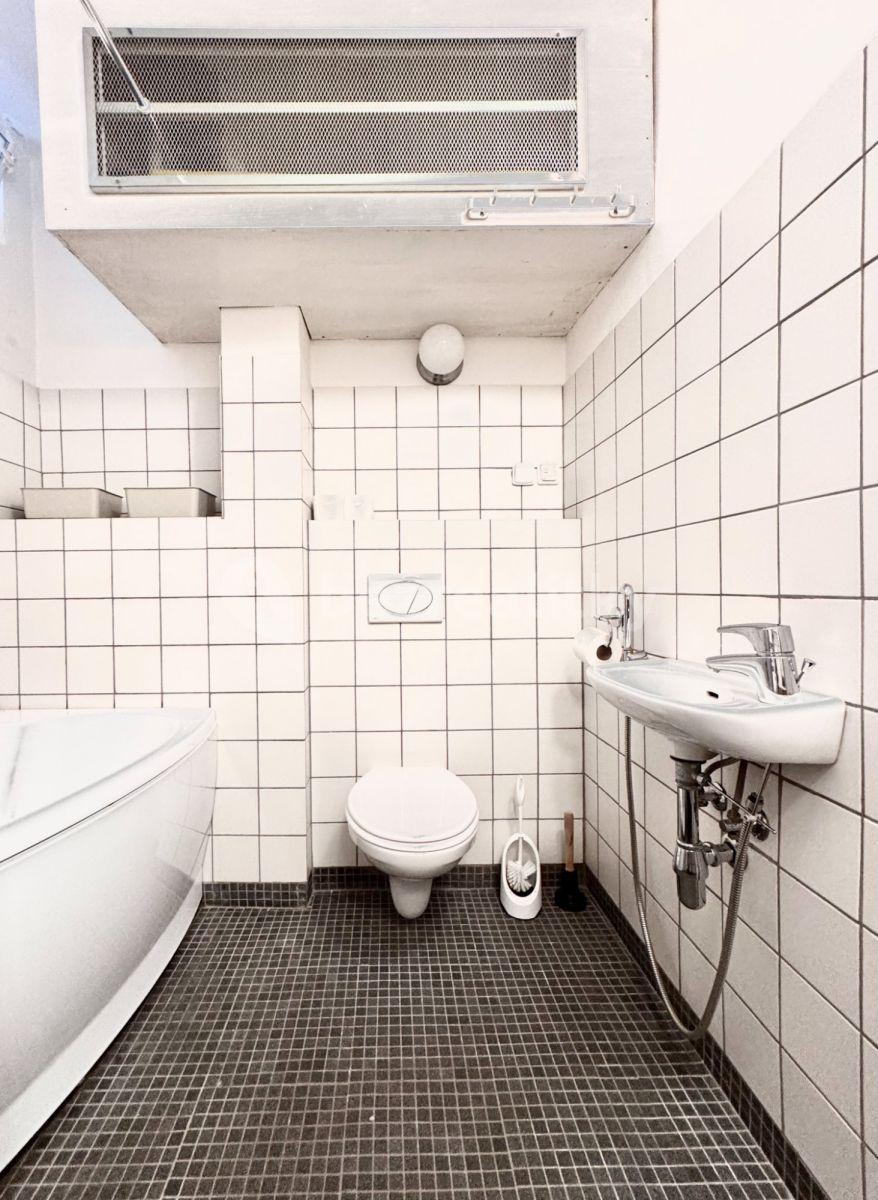 Prenájom bytu 2-izbový 35 m², Na Okraji, Praha, Praha