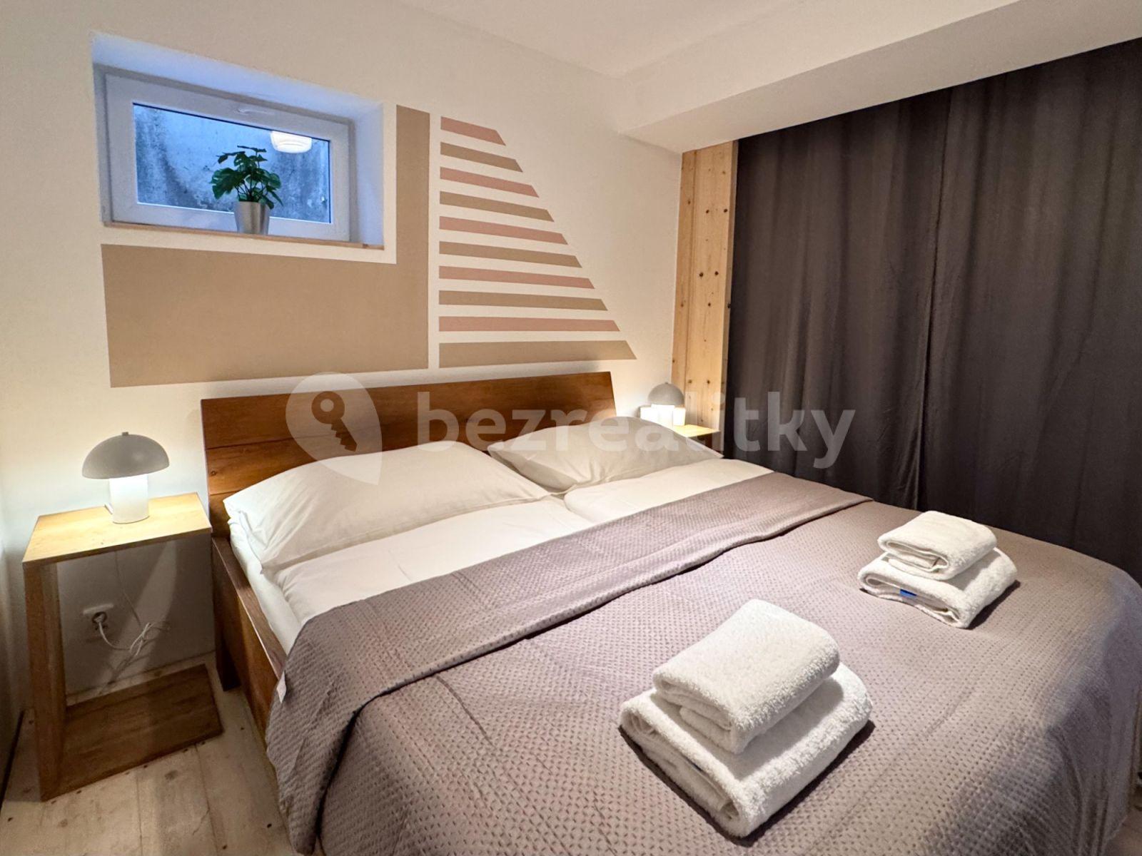 Prenájom bytu 2-izbový 35 m², Na Okraji, Praha, Praha