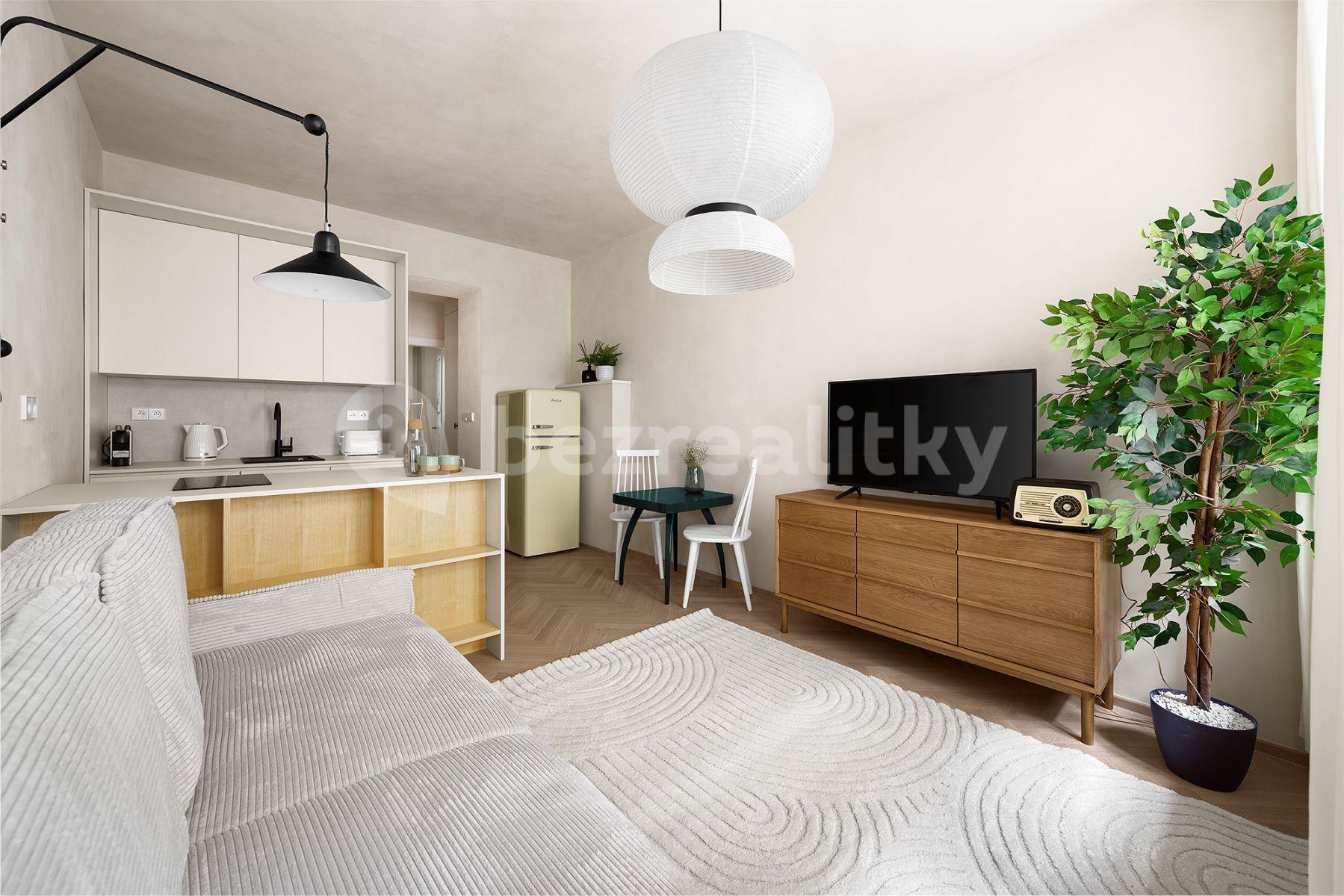 Prenájom bytu 2-izbový 35 m², Sevastopolská, Praha, Praha