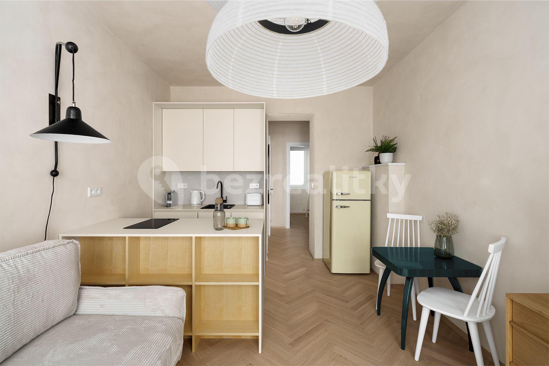 Prenájom bytu 2-izbový 35 m², Sevastopolská, Praha, Praha