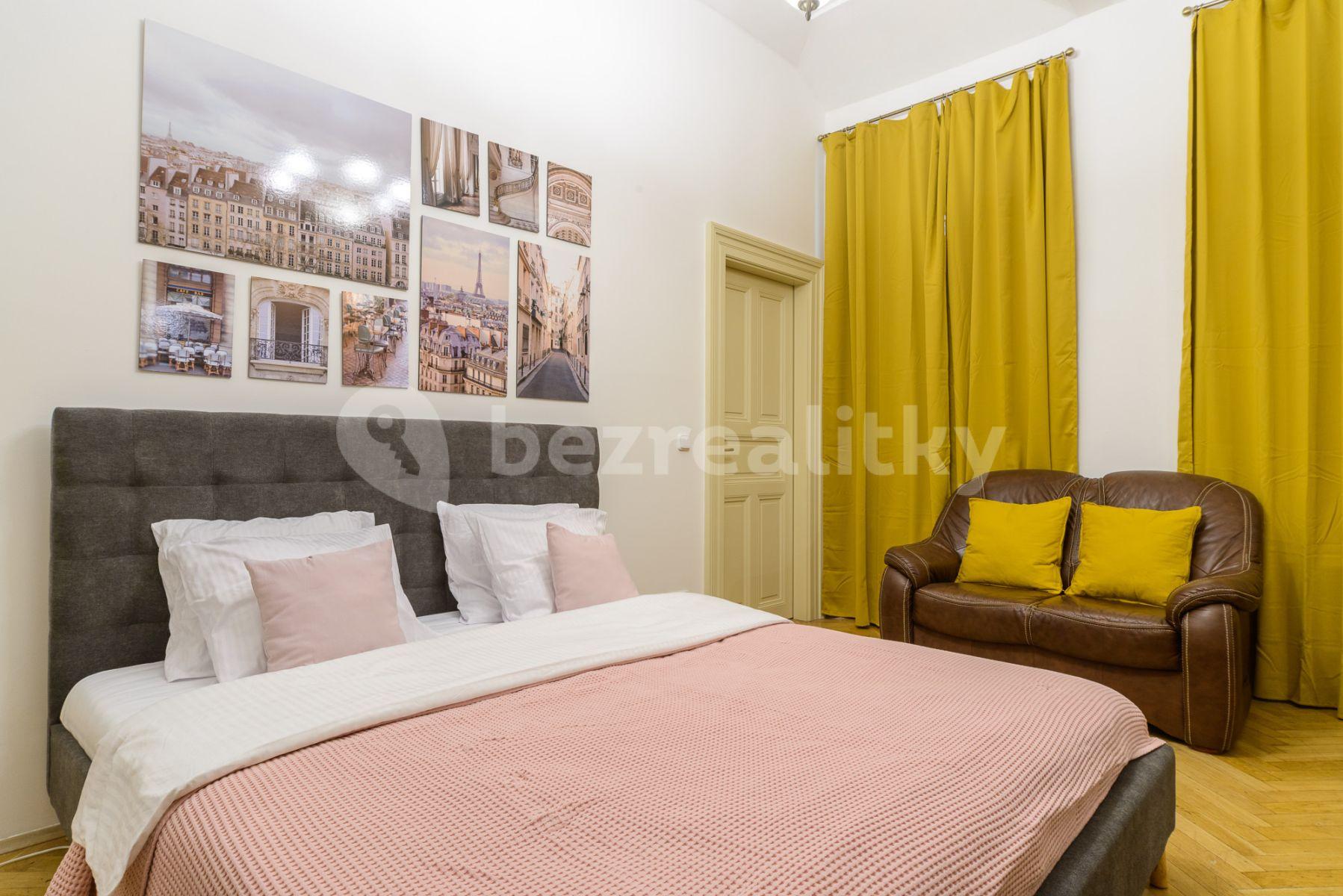 Prenájom bytu 4-izbový 80 m², Soukenická, Praha, Praha