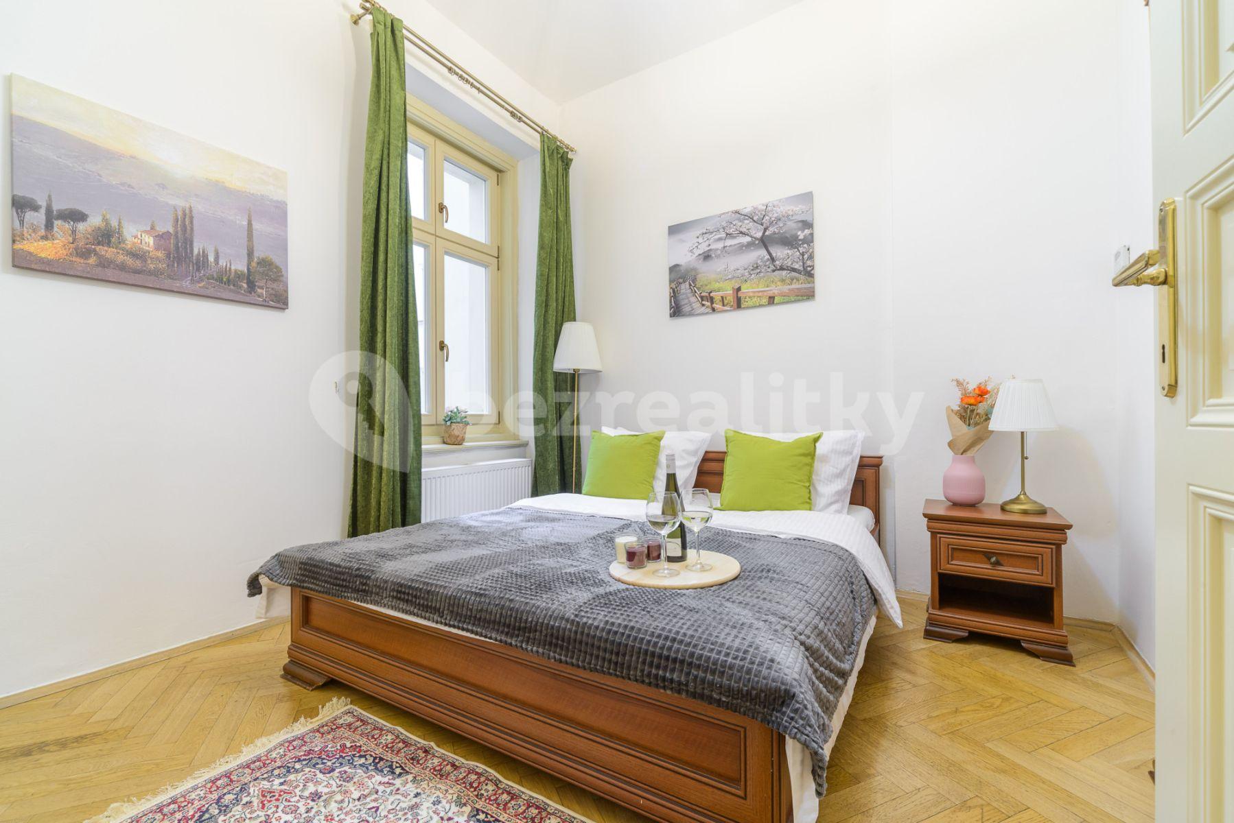 Prenájom bytu 4-izbový 80 m², Soukenická, Praha, Praha