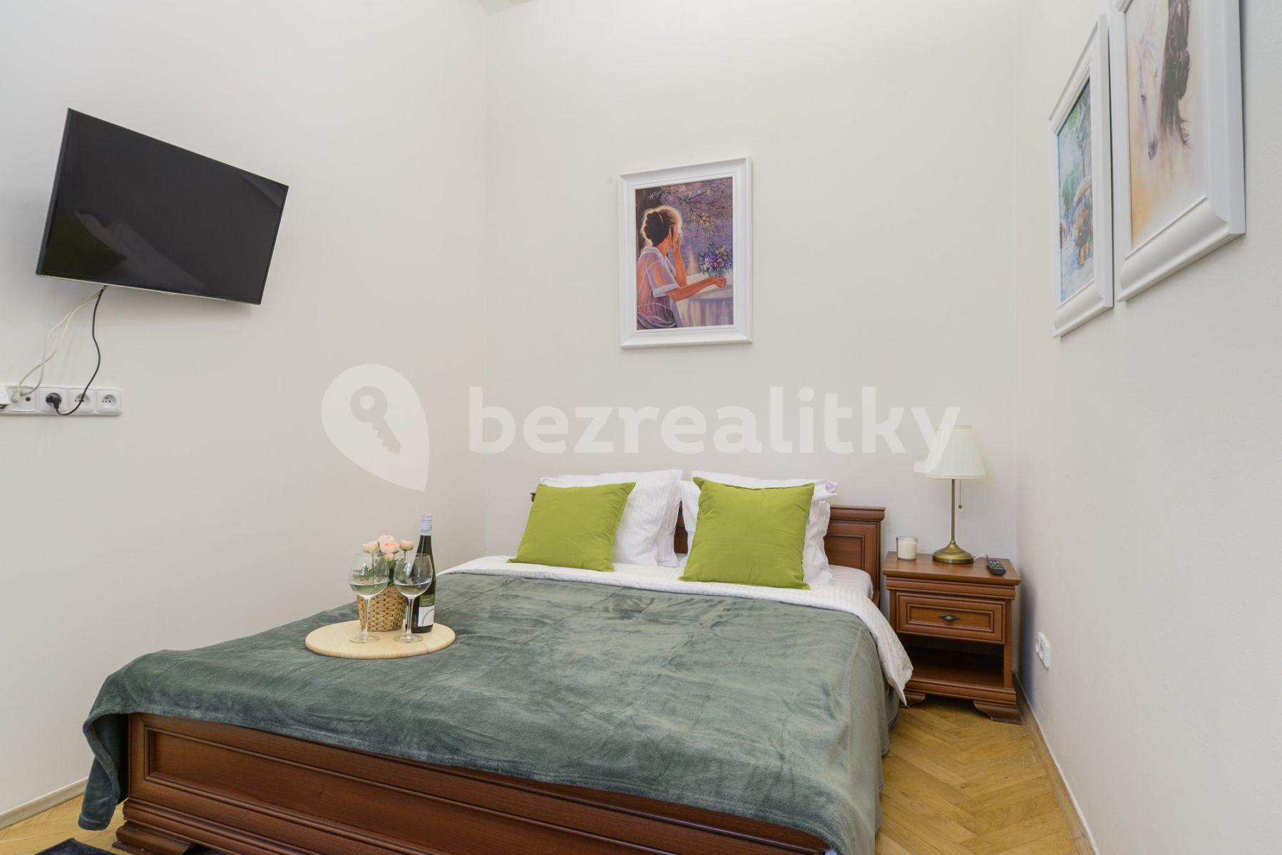 Prenájom bytu 4-izbový 80 m², Soukenická, Praha, Praha