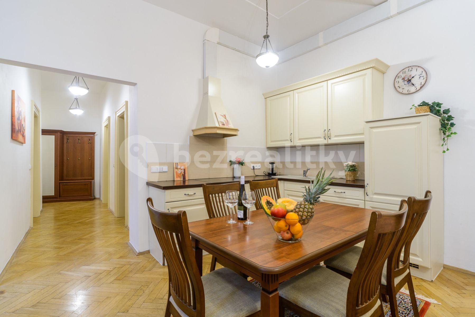 Prenájom bytu 4-izbový 80 m², Soukenická, Praha, Praha