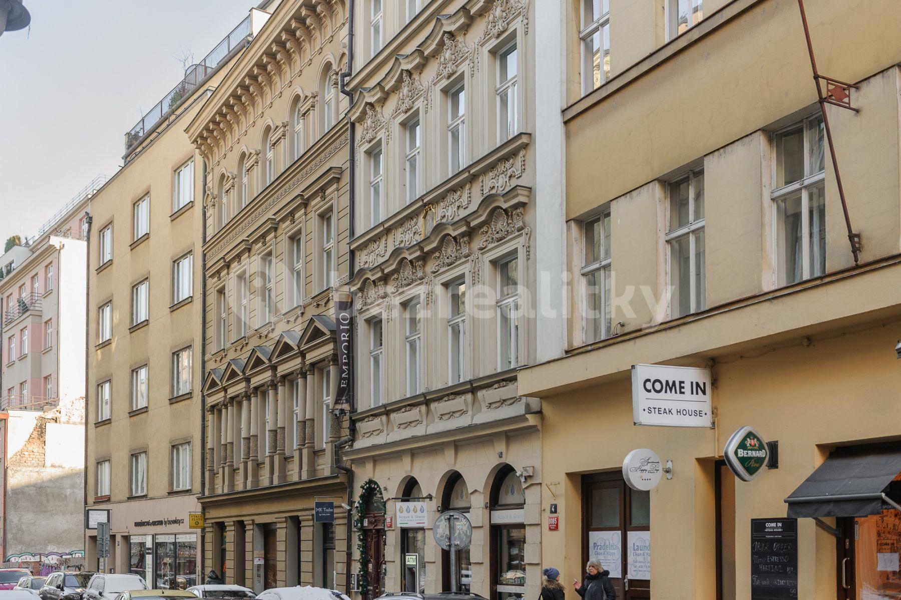 Prenájom bytu 4-izbový 80 m², Soukenická, Praha, Praha