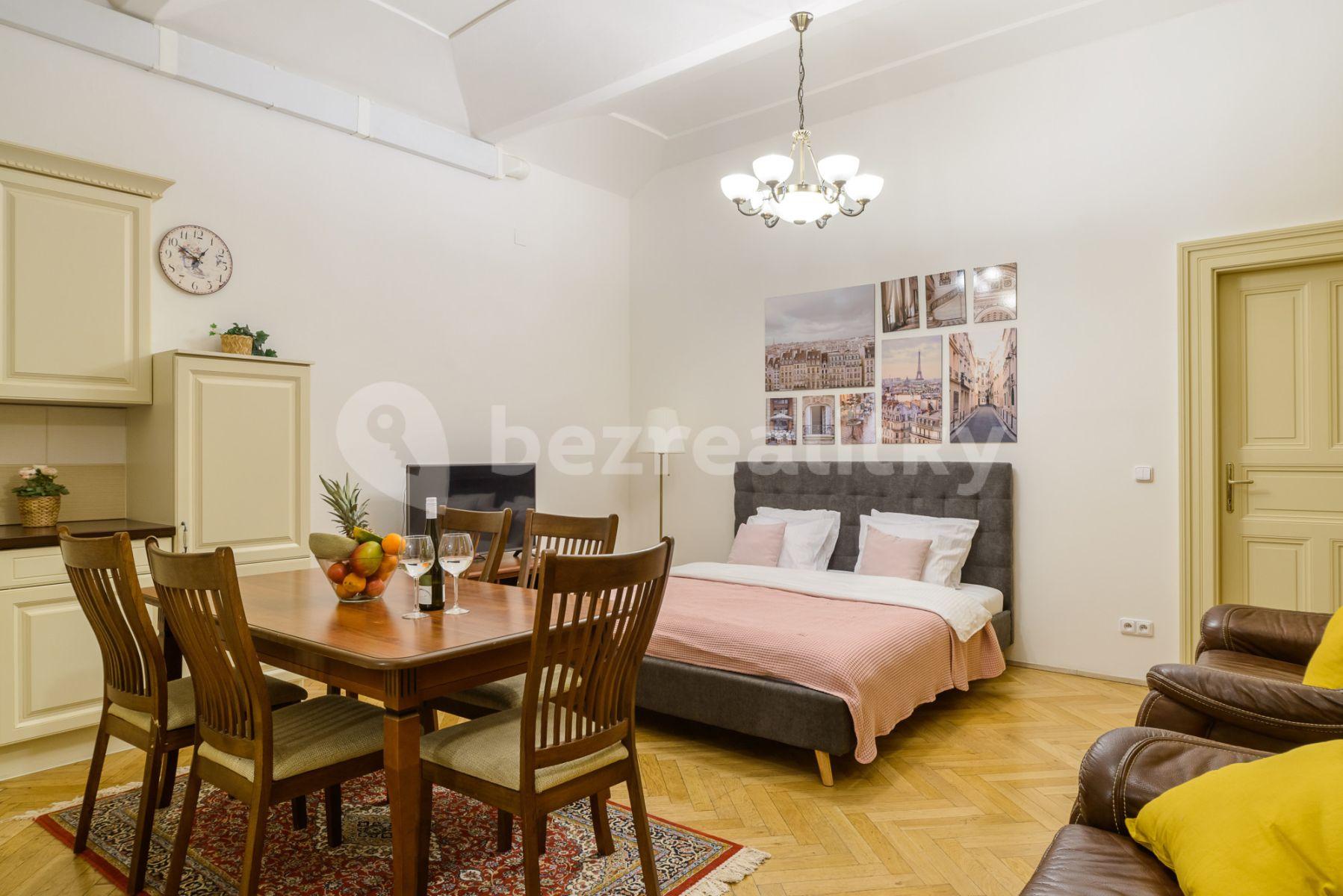 Prenájom bytu 4-izbový 80 m², Soukenická, Praha, Praha