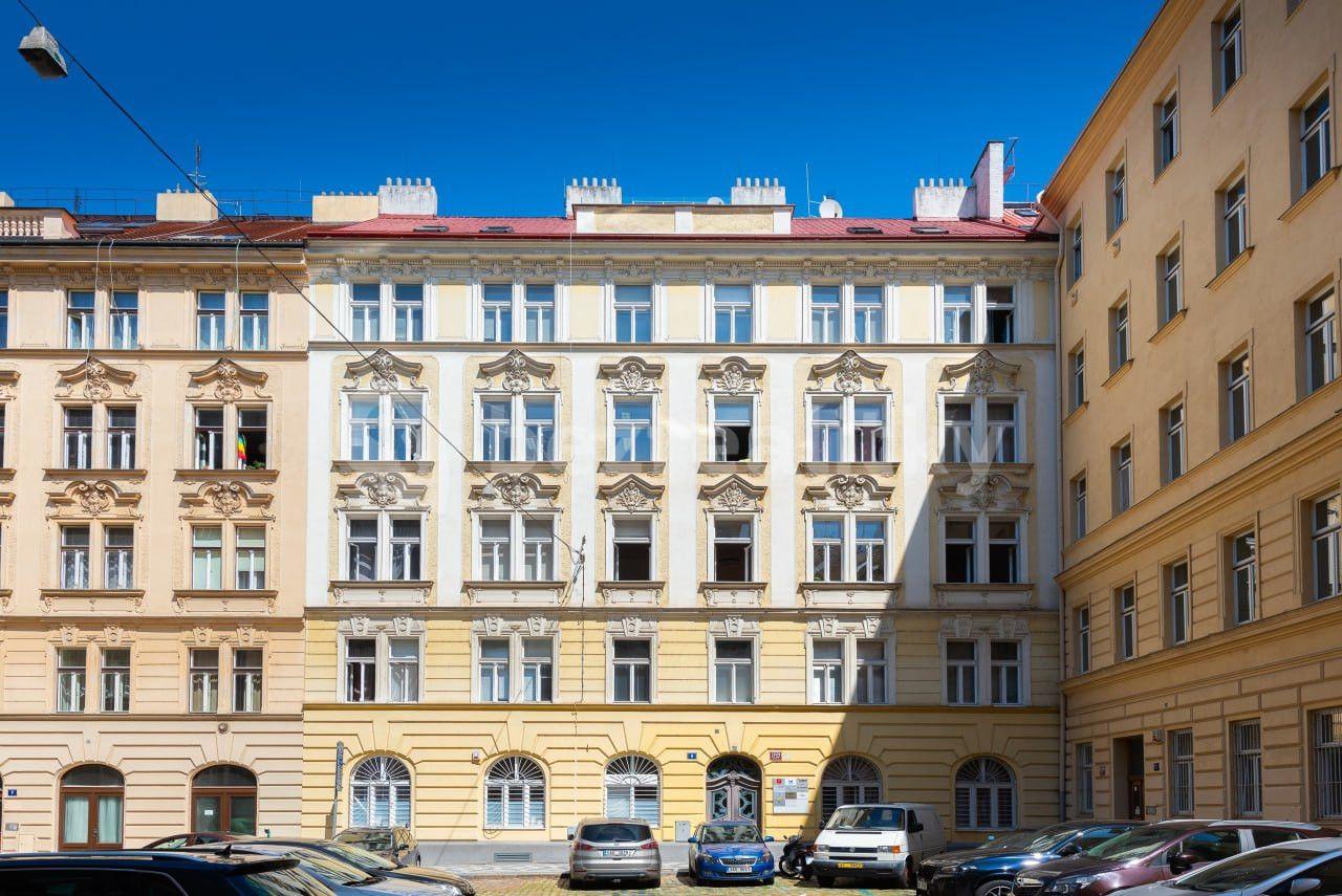 Prenájom bytu 5-izbový 95 m², Křižíkova, Praha, Praha