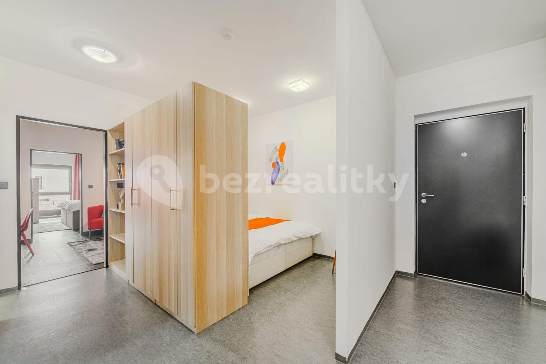 Prenájom bytu 5-izbový 95 m², Křižíkova, Praha, Praha