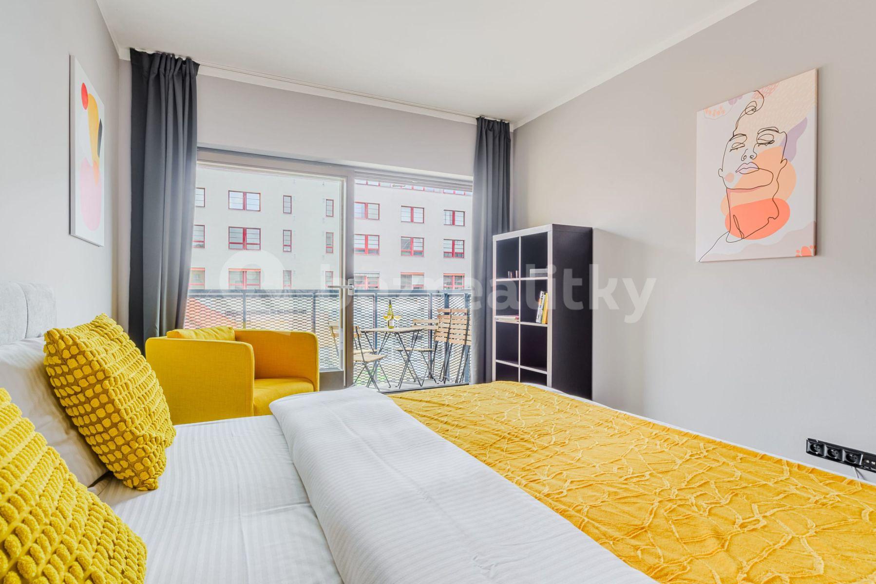 Prenájom bytu 5-izbový 95 m², Křižíkova, Praha, Praha