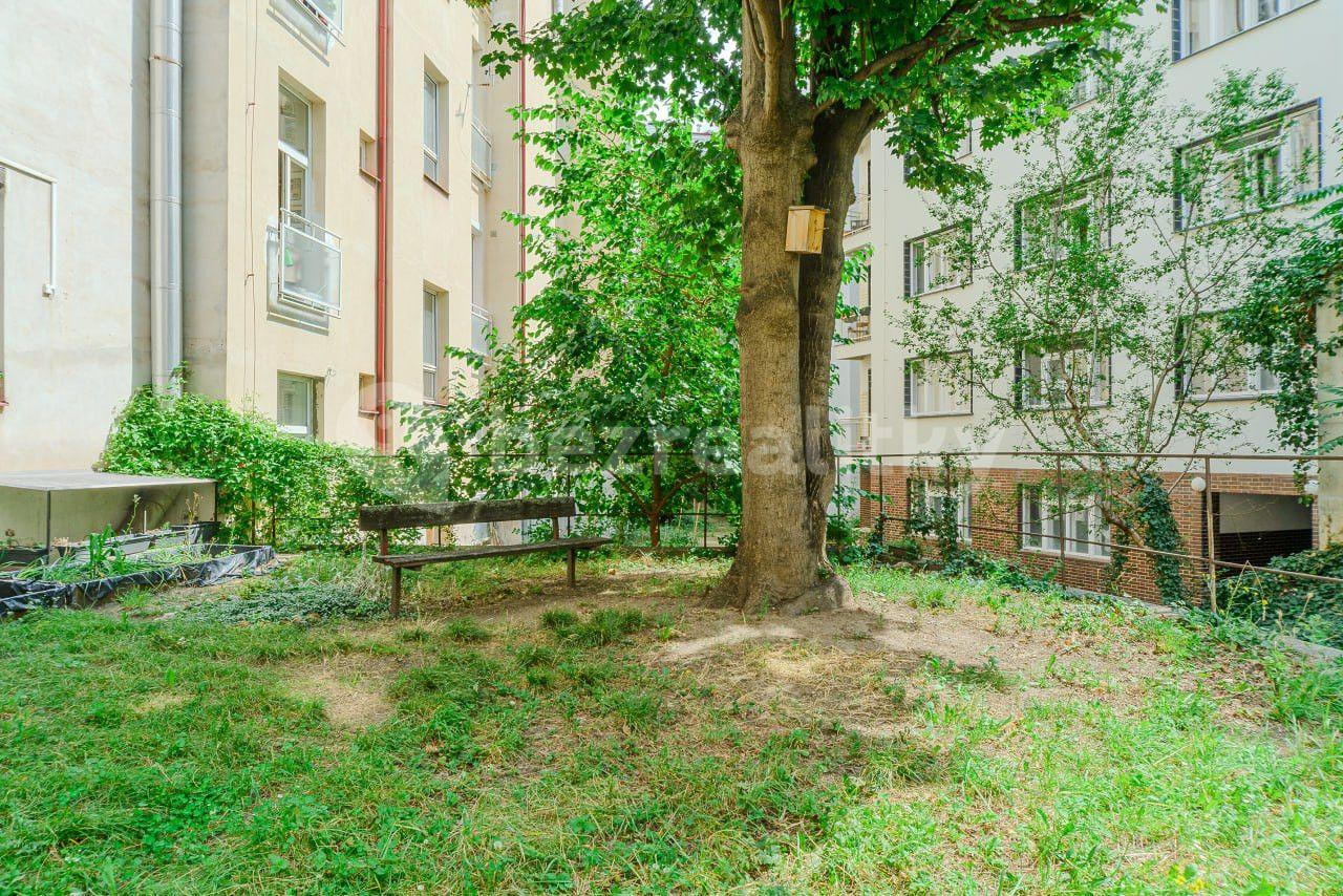 Prenájom bytu 4-izbový 100 m², Londýnská, Praha, Praha