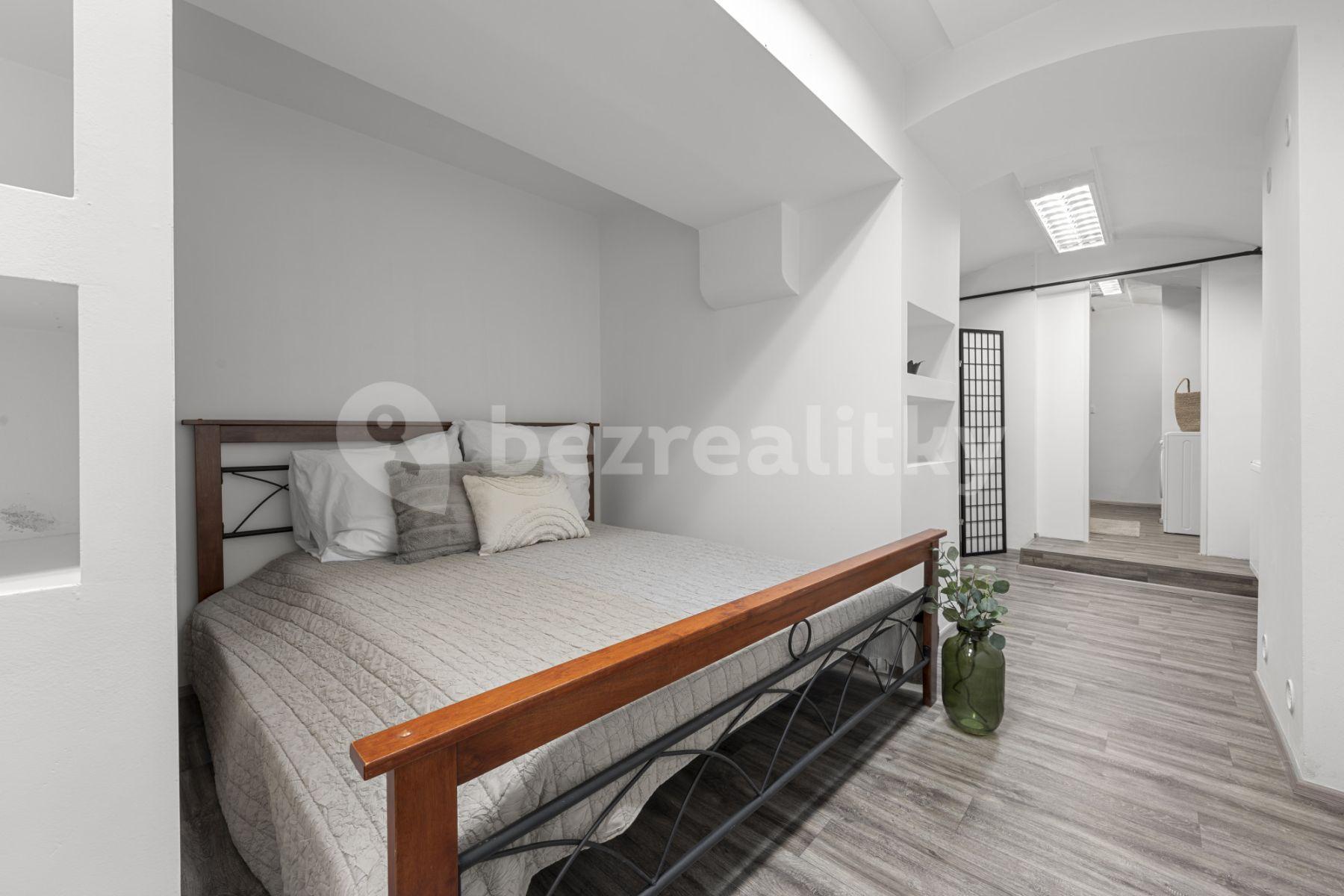 Prenájom bytu 2-izbový 57 m², Štefánikova, Brno, Jihomoravský kraj