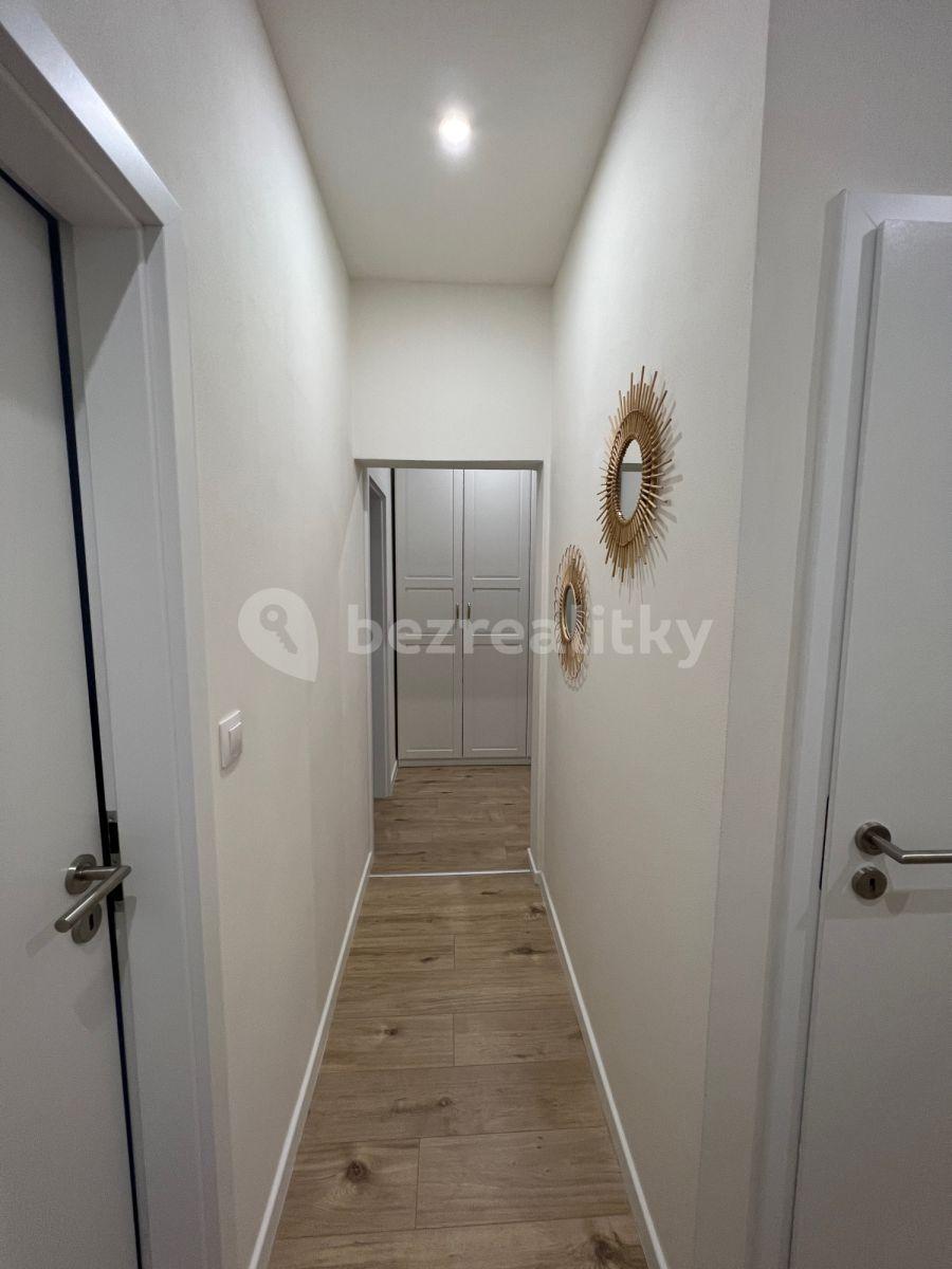 Prenájom bytu 2-izbový 67 m², Seifertova, Praha, Praha