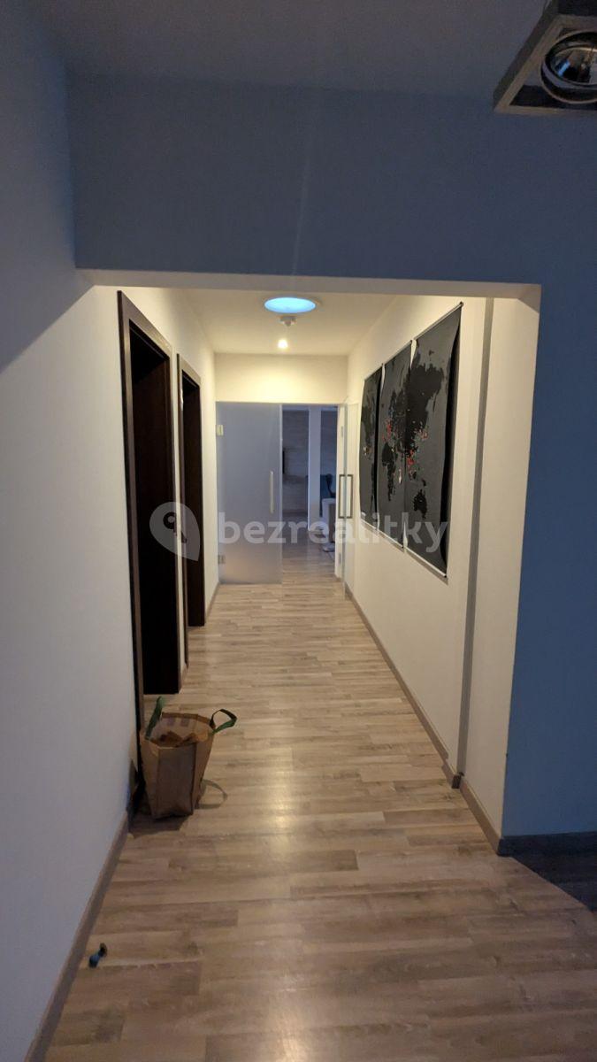 Prenájom bytu 2-izbový 150 m², Nitranská, Praha, Praha