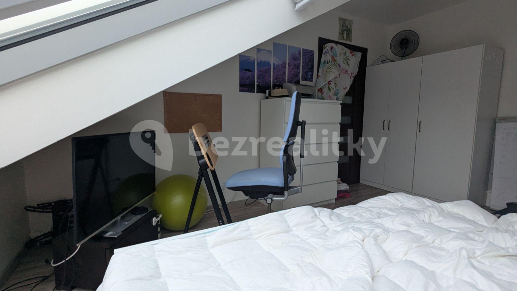 Prenájom bytu 2-izbový 150 m², Nitranská, Praha, Praha