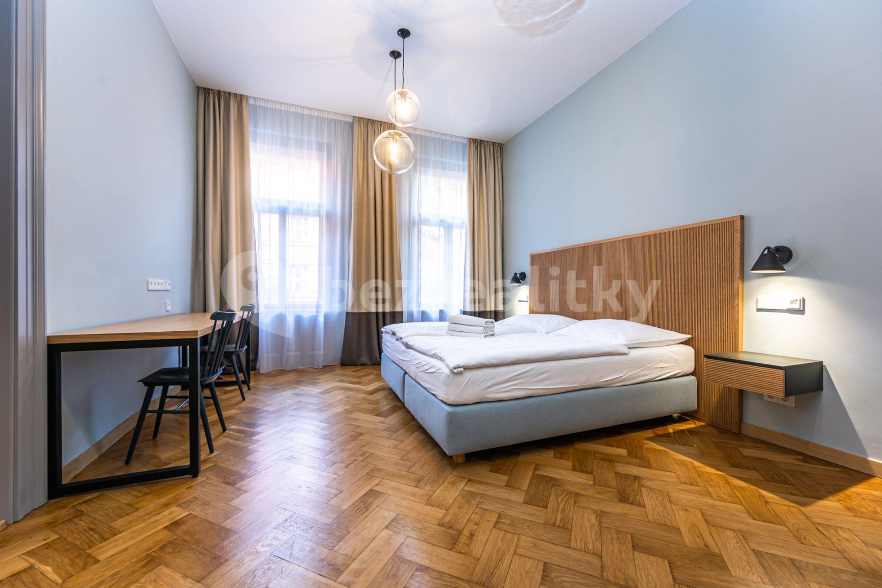 Prenájom bytu 3-izbový 80 m², Krkonošská, Praha, Praha