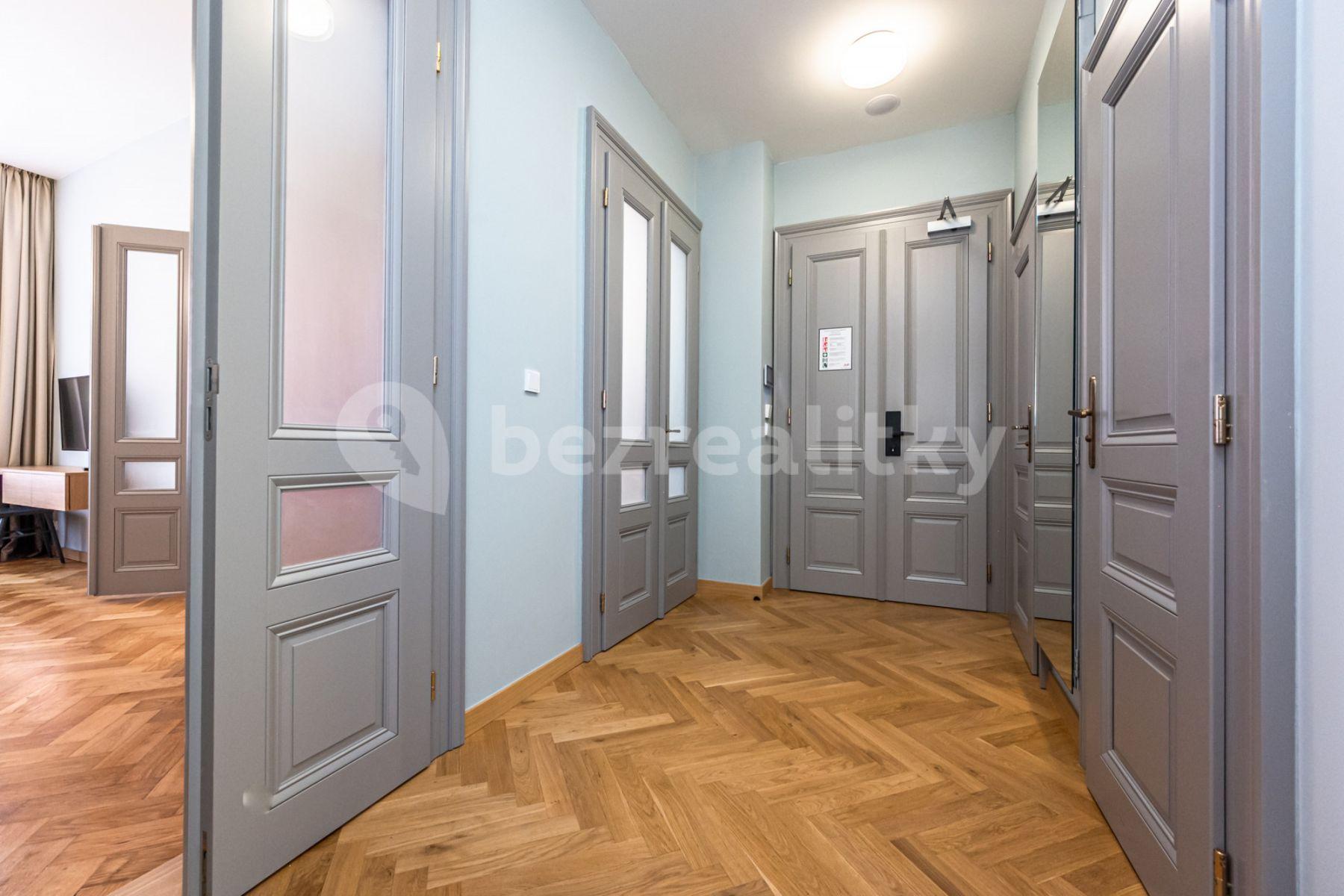 Prenájom bytu 3-izbový 80 m², Krkonošská, Praha, Praha