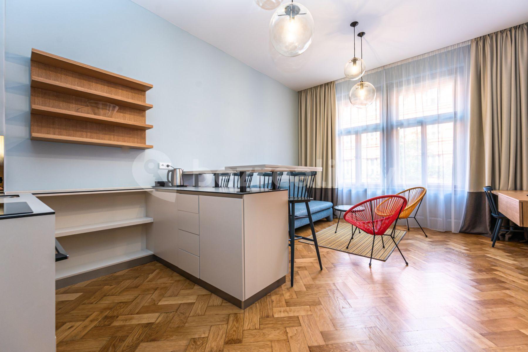 Prenájom bytu 3-izbový 80 m², Krkonošská, Praha, Praha