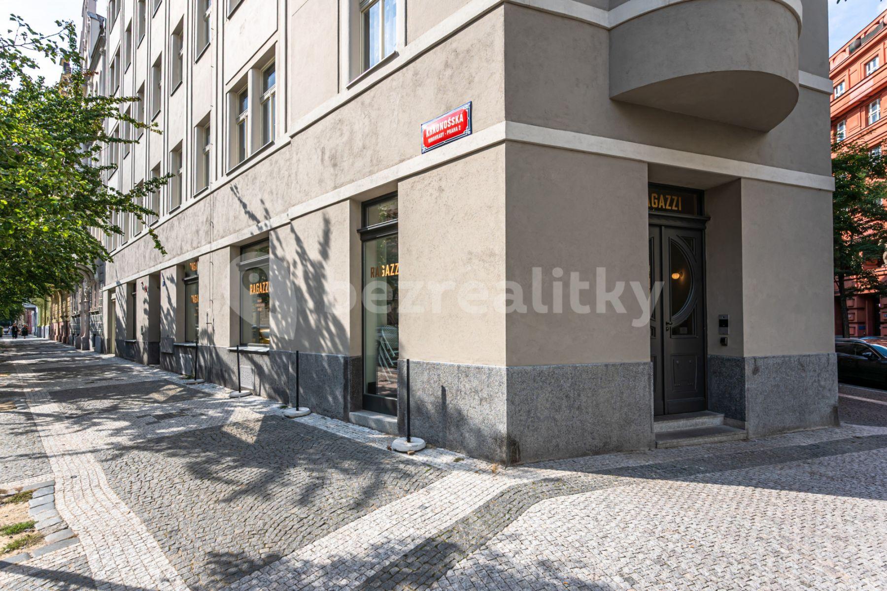 Prenájom bytu 3-izbový 80 m², Krkonošská, Praha, Praha