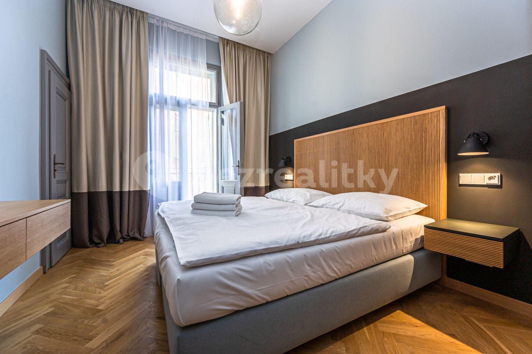 Prenájom bytu 3-izbový 80 m², Krkonošská, Praha, Praha