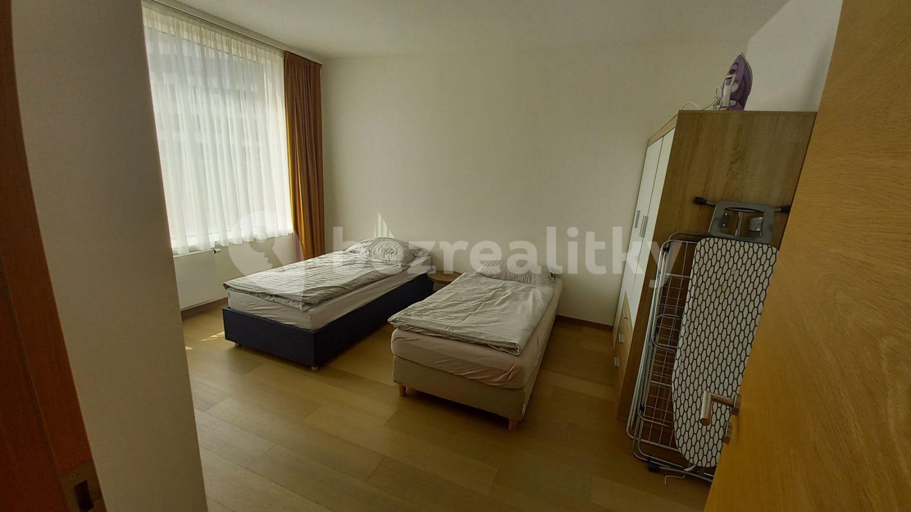 Prenájom bytu 3-izbový 74 m², Landererova, Bratislava - mestská časť Staré Mesto, Bratislavský kraj